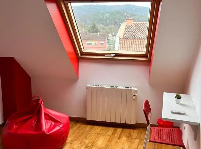 Acogedor Apartamento Atico En El Centro De O Porrino