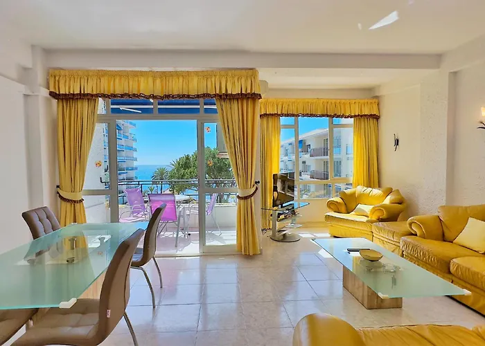 Skol 439 Spacious And Refurbished Apartment With Sea Views