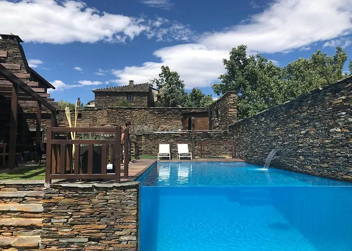 Spacious Apartment In Majaelrayo With Shared Pool