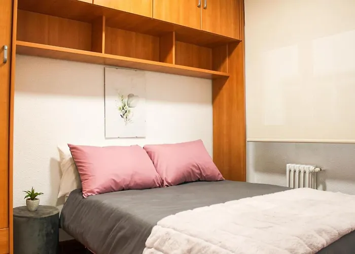 Residencial Leyra, Piso Centrico De 6 Habitaciones, 8 Camas