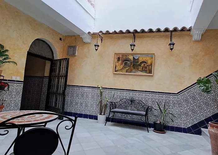 Patio Andalusi Junto A La Vina