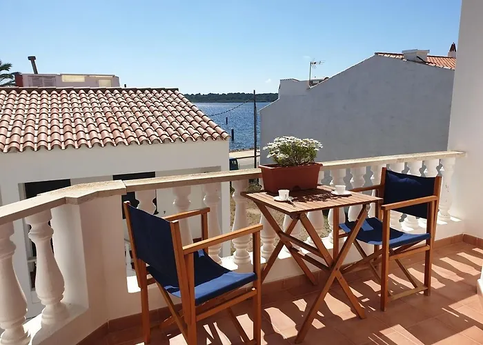 F105 - Dos Dormitorios, Terraza Y A/C En Fornells