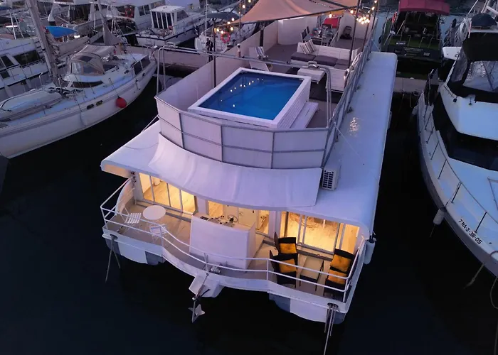 Unique In Barcelona ! Catamaran With A Private Swimming Pool