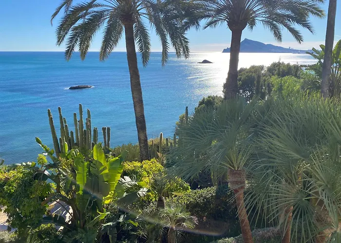 El Jardin Botanico Villa Luz