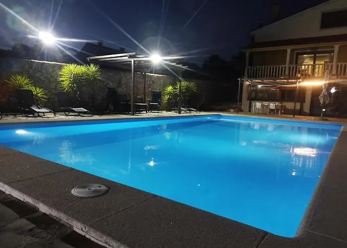 LE LLAR, Casa con piscinas cerca de Santiago de Compostela
