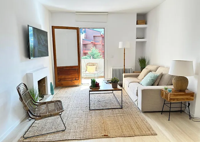 APARTAMENTO súper céntrico, con vistas a pistas y Wifi