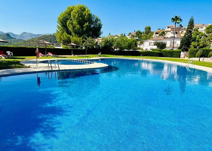 Stunning Mountain Views! Private Villa With Fabulous Communal Pool!