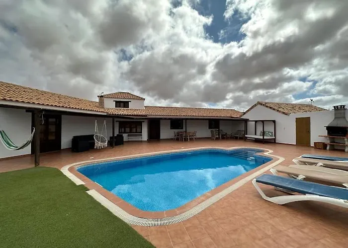 Villa With Pool In The Centre Of Fuerteventura