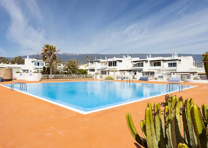 Home2Book Cozy Apt With Communal Pool, El Poris
