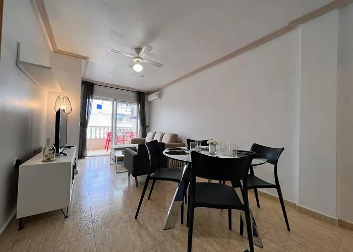 Welcoming Seafront Apartment Tv15