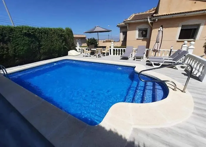 Quaint Ground Floor Apartment With Pool Lb1