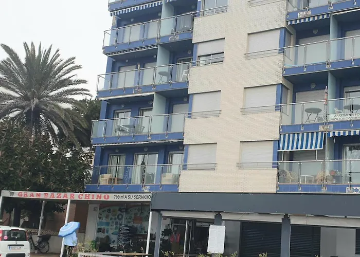 Los Locos Beach Apartments