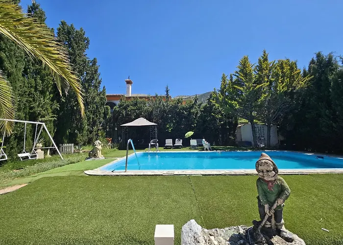 Villa Lazaro