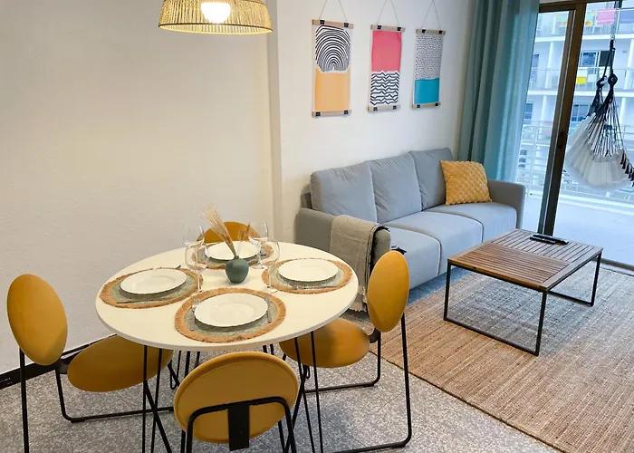 Stylish Apartment 200M From The Beach