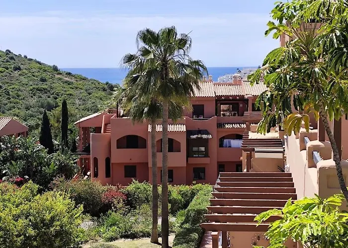 Penthouse Paradiso: 2Br Oasis In Casares Del Sol