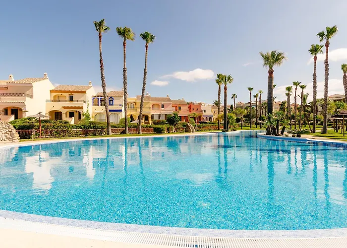 Urbanizacion De Lujo En Zahara De Los Atunes Con Acceso Privado A Playa, Piscina, Paddle