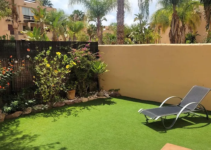 Bajo Con Una Terraza Espectacular Al Lado De La Playa Y Con Acceso Directo A La Piscina!
