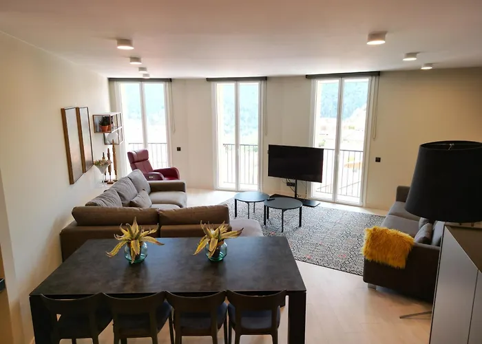 Apartaments Turistics Cardona, Magi