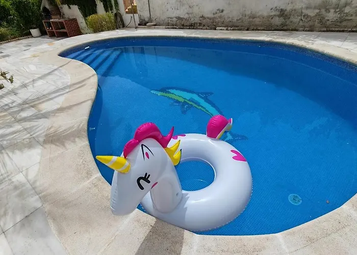 Estupenda Villa En Las Afueras