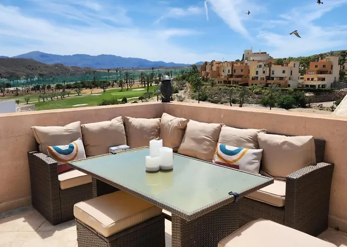 Atico Esquinero Con Preciosas Vistas Al Valle Del Este Golf Con Piscina Comunitaria!