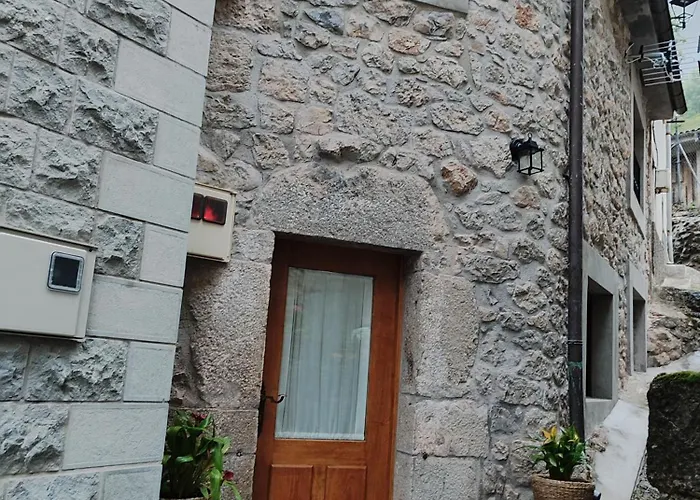 La Casina De Tielve De Cabrales Dentro Del Parque Nacional Picos De Europa