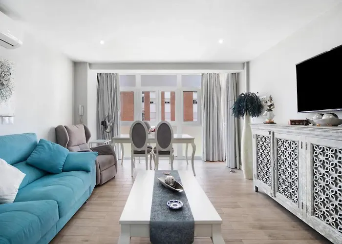 Cozy Room In Stylish Flat Just Steps From The Beach