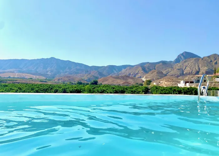 Paraje Natural, 6 Habitaciones, Piscina, 1800M2, Cesped