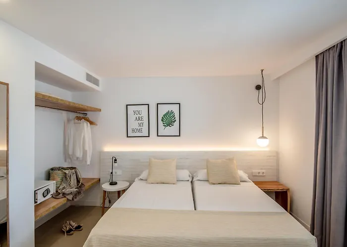 Apartamentos Es Pujols - Emar Hotels