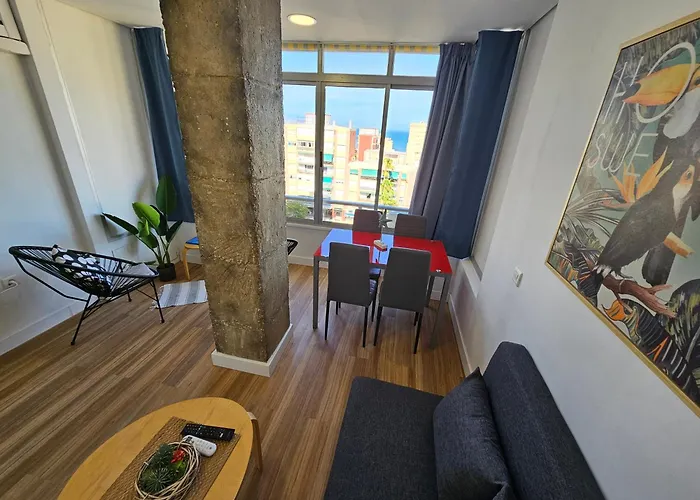 Bonito, luminoso y centrico apartamento con piscina y vistas al mar