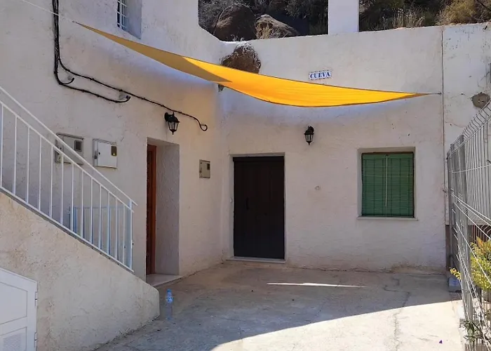 Casa Cueva Pina
