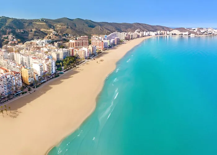 Nuevo, Primera Linea De Playa, Con Piscina Y Vistas Al Mar