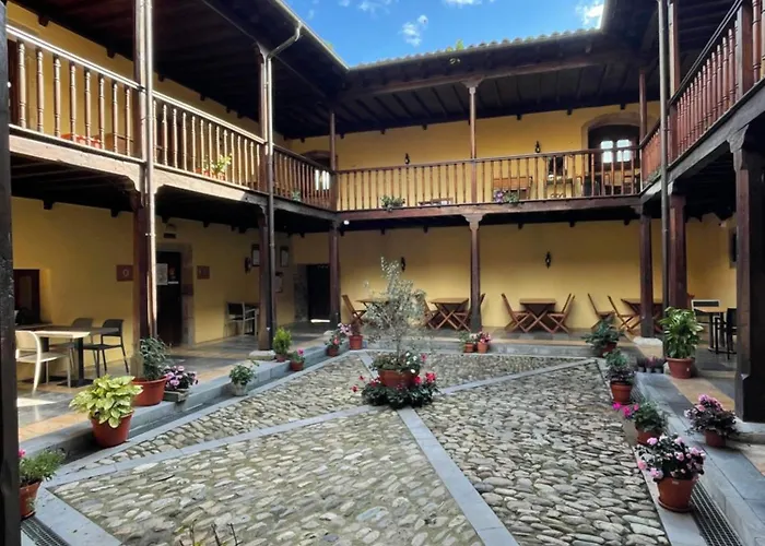 Castillo De Valdés Salas