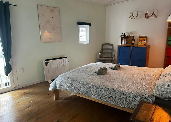 Alojamiento Con Encanto En Planta Superior Ideal Para Trabajo Y Escapadas Familiares En Montserrat