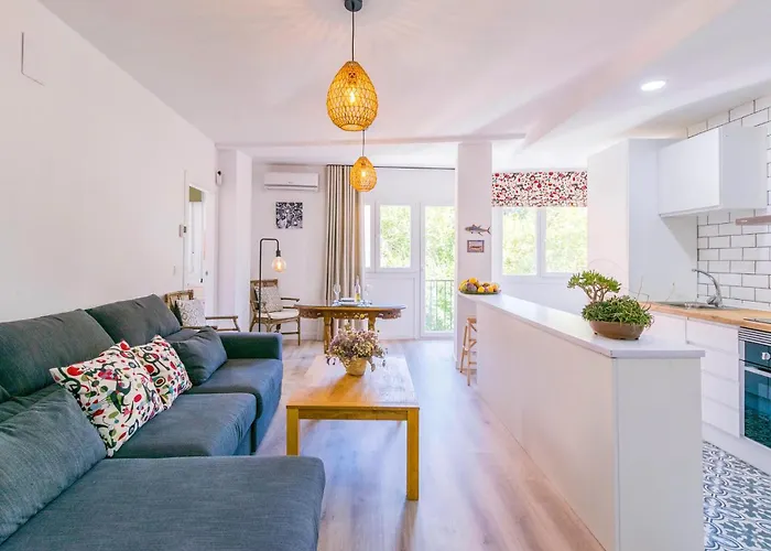 Beautiful Apartment In Granada With Kitchen