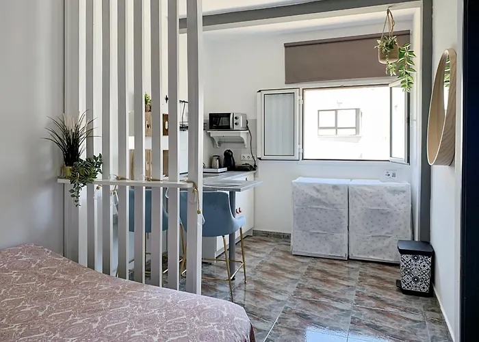 Habitaciones Privadas Cerca De La Playa Y Aeropuerto En Casa Compartida Con Otros Huespedes