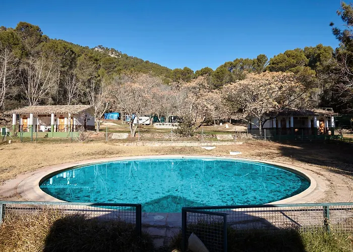 Camping Montillana Con Bungalows