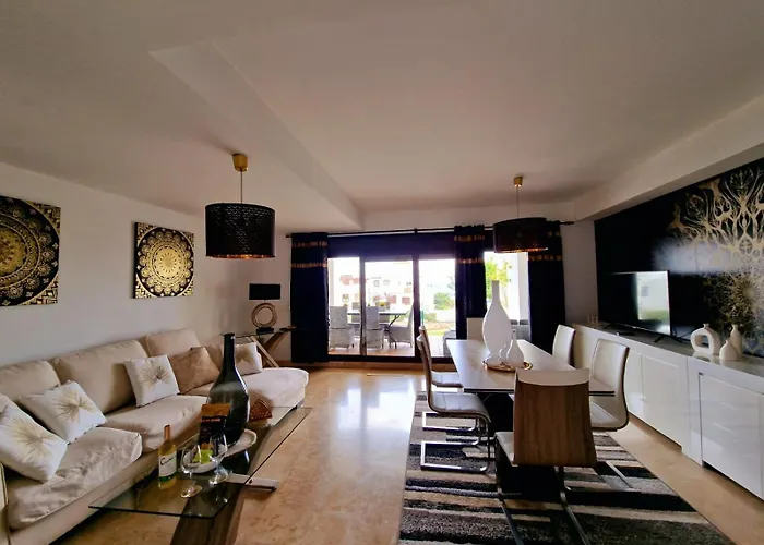 2305 - Luxury Villa With Sea View And Pools