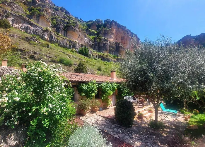 Casa Corazón de piedra en el Río Dulce