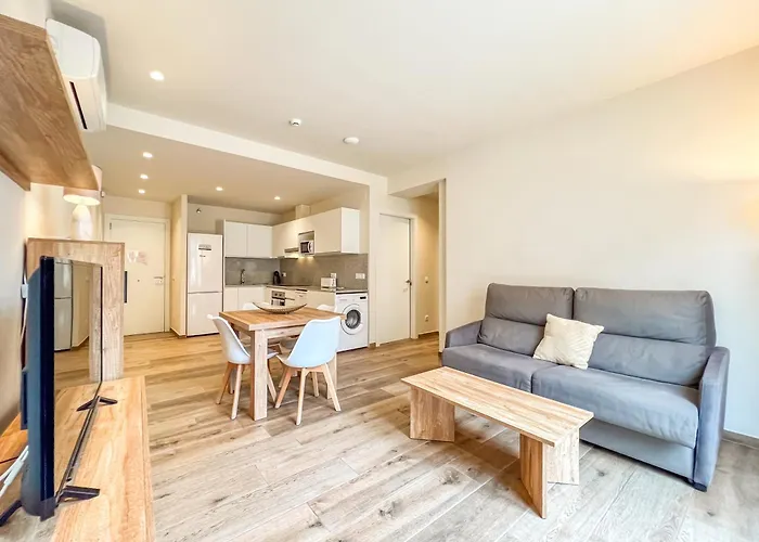 Besalú 11 Moderno apartamento con AC en la plaza
