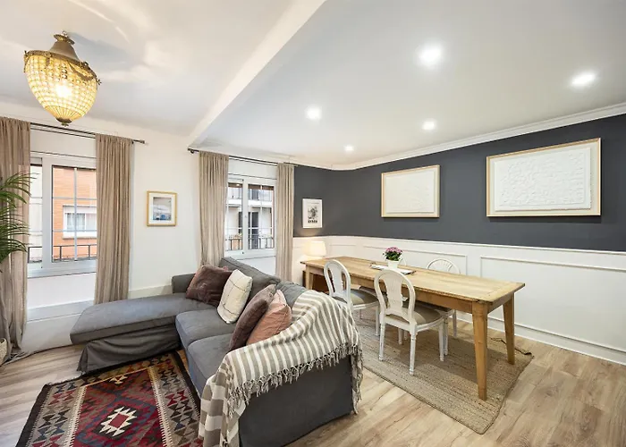 Vintage 3 Bdr Apartment