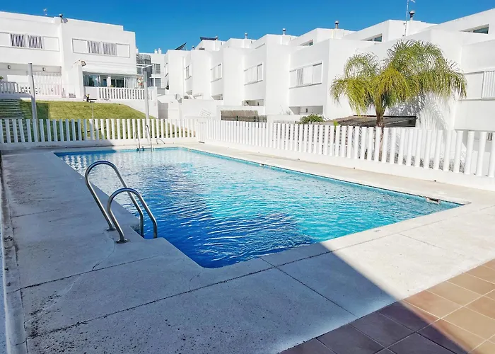 A Levante Conil- Solo Familias Y Parejas