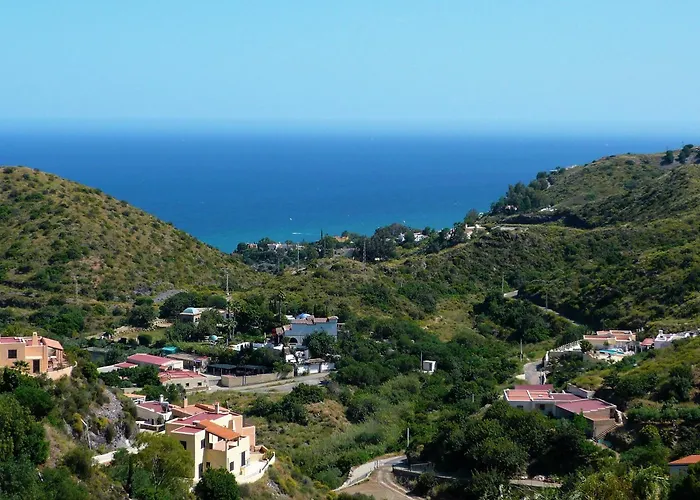 House With Terrace, Amazing Views And Private Shared Pool