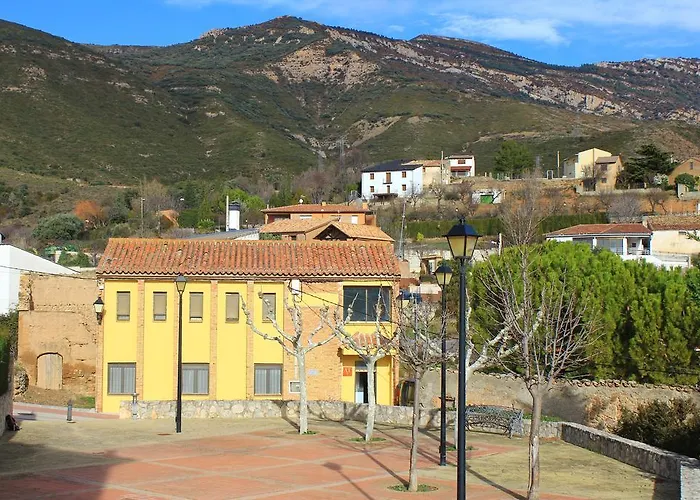Apartamentos La Escueleta