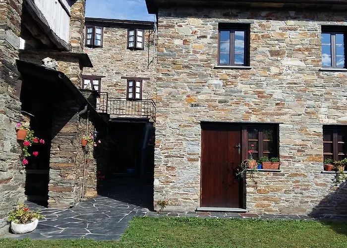 Apartamentos Los Castros