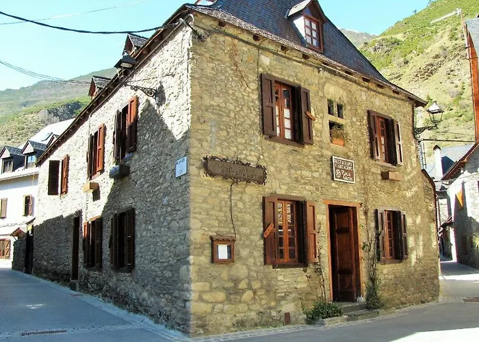 Hostal Placa Garos