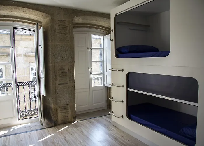 Hostel Cross (Adults Only)