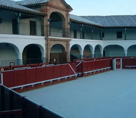 Hotel Plaza De Toros De Almaden
