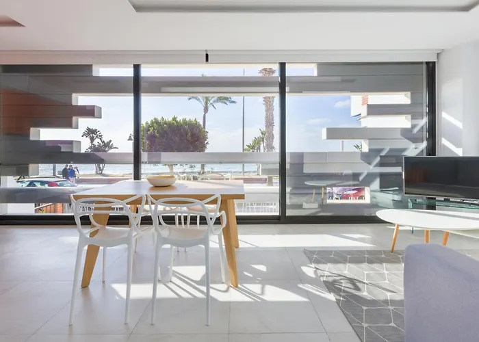 Renthas Calabeach Apartment