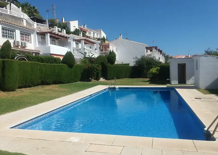 Chalet Adosado con piscina en la Cala del Moral