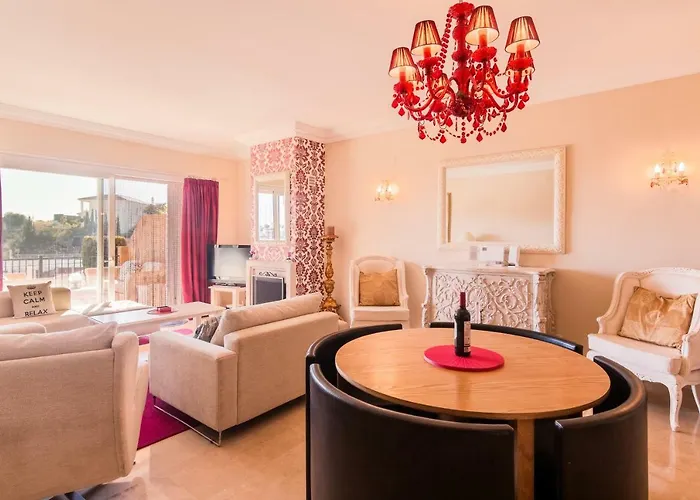 Spacious And Elegant Apartment
